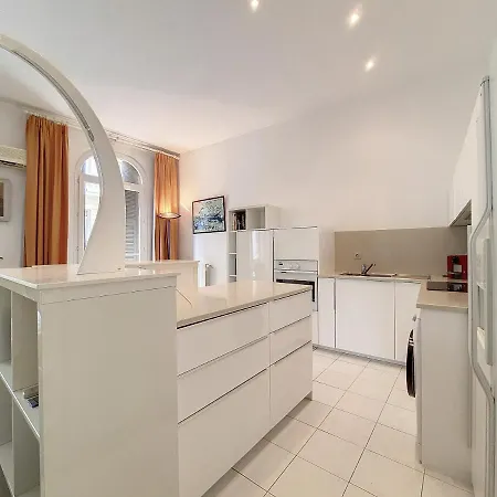 Nestor&jeeves - Frenchy - Hyper Center, Closer Sea And Place Massena Apartment *